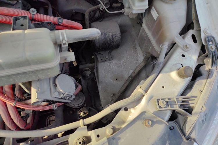Used FORTHING Lingzhi M5 2018 Comfort Model Engine Bay Left