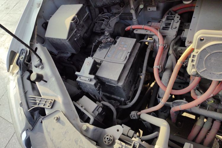 Used FORTHING Lingzhi M5 2018 Comfort Model Engine Bay Right