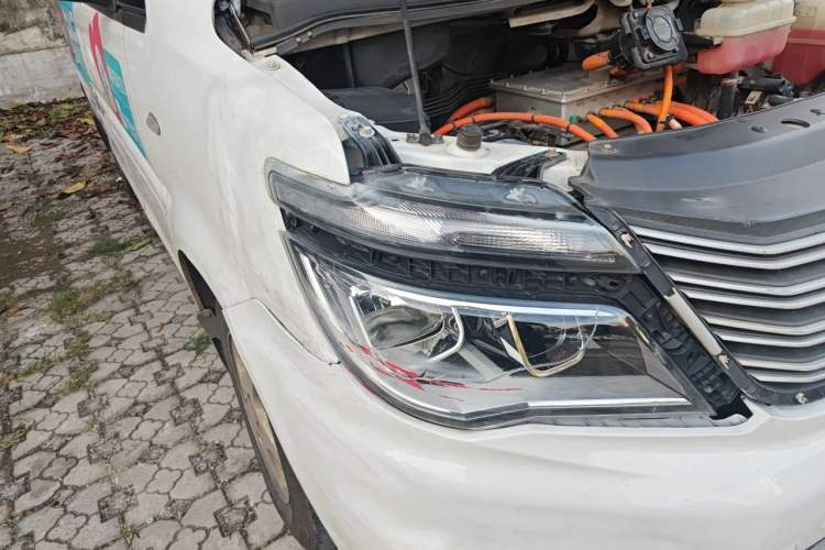 Used FORTHING Lingzhi M5 2018 Comfort Model Right Front Headlight