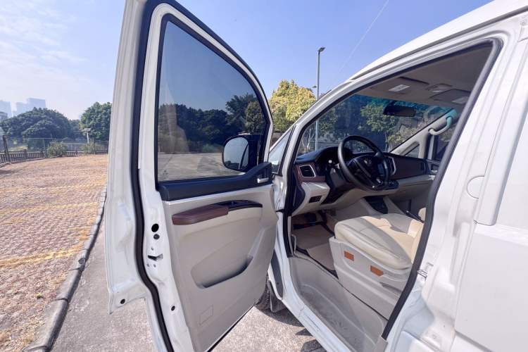 Used FORTHING Lingzhi M5 2019 Comfort Model 7 Seats Interior 10