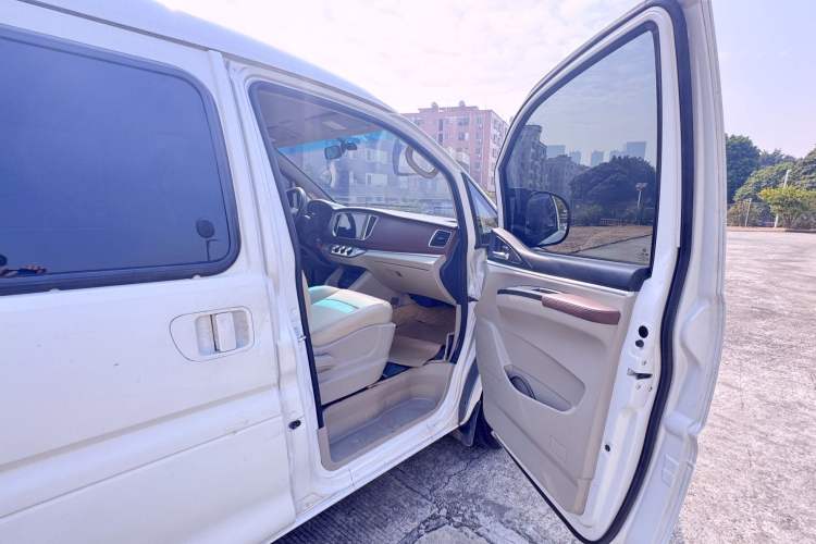 Used FORTHING Lingzhi M5 2019 Comfort Model 7 Seats Interior 13