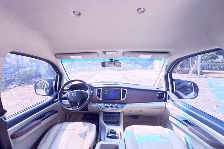 Used FORTHING Lingzhi M5 2019 Comfort Model 7 Seats Interior 2
