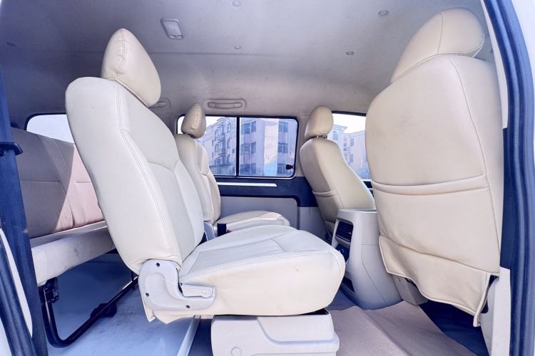 Used FORTHING Lingzhi M5 2019 Comfort Model 7 Seats Interior 3