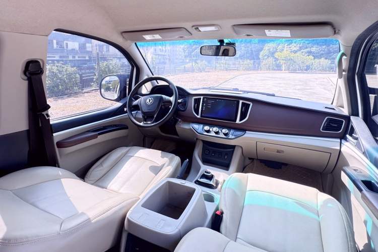 Used FORTHING Lingzhi M5 2019 Comfort Model 7 Seats Interior 5