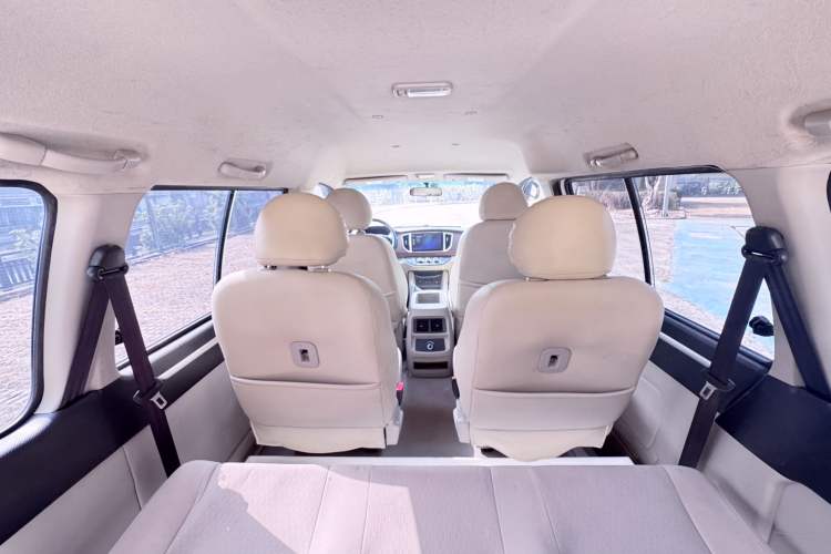 Used FORTHING Lingzhi M5 2019 Comfort Model 7 Seats Interior 9