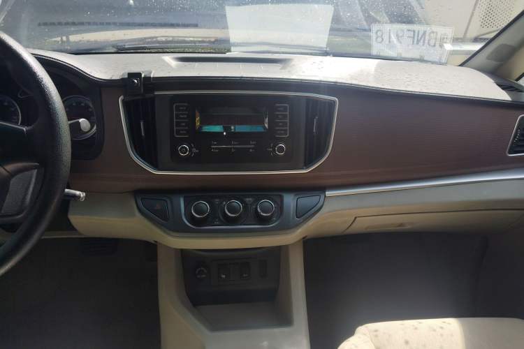 Used FORTHING Lingzhi M5 2020 Long-Range Version Comfort Model 7 Seats Audio And AC Panel
