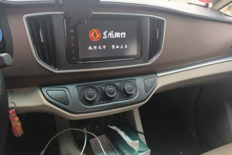 Used FORTHING Lingzhi M5 2020 Long-Range Luxury 7-Seater Model Audio And AC Panel