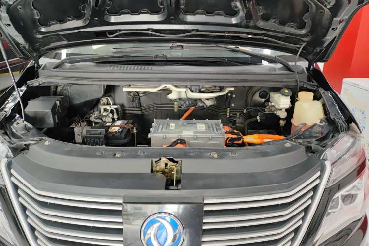 Used FORTHING Lingzhi M5 2020 Comfort Model 7 Seats Engine Bay