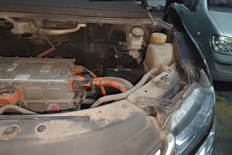 Used FORTHING Lingzhi M5 2020 Long-Range Luxury 7-Seater Model Engine Bay Left