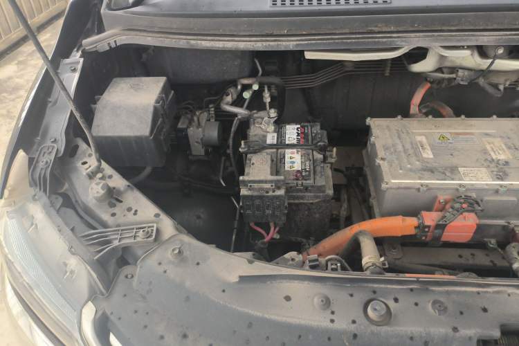 Used FORTHING Lingzhi M5 2020 Long-Range Luxury 7-Seater Model Engine Bay Right