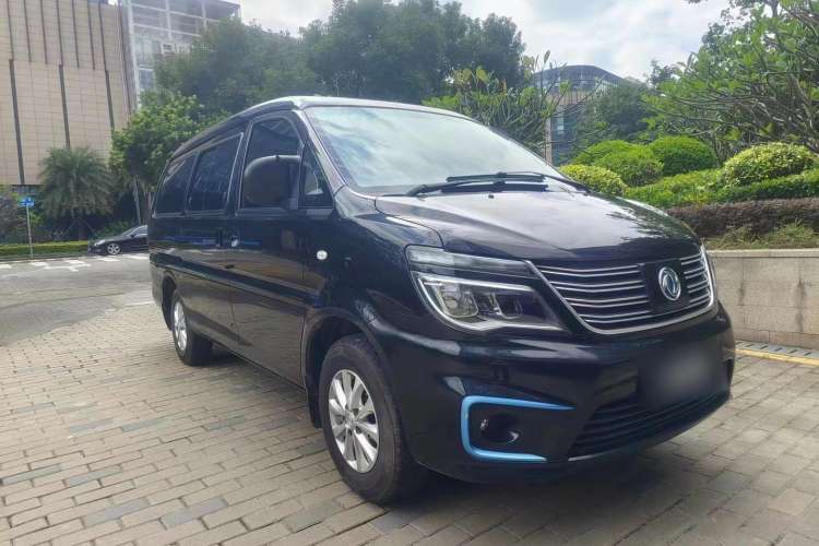 Used FORTHING Lingzhi M5 2020 Comfort Model 7 Seats Front Right 45 Deg