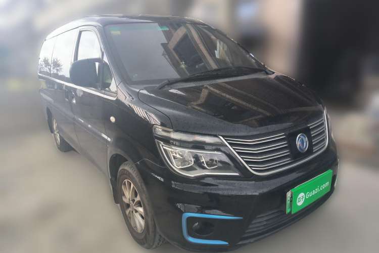 Used FORTHING Lingzhi M5 2020 Long-Range Luxury 7-Seater Model Front Right 45 Deg