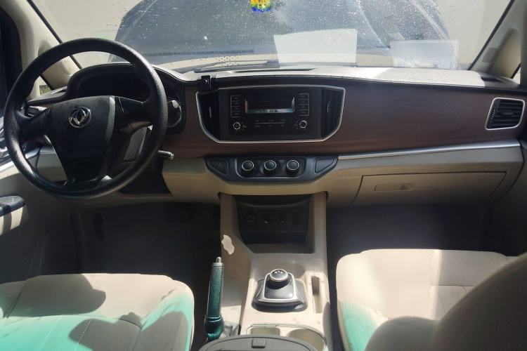 Used FORTHING Lingzhi M5 2020 Long-Range Version Comfort Model 7 Seats Interior 2