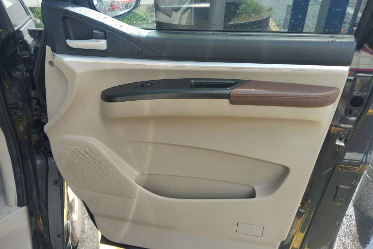 Used FORTHING Lingzhi M5 2020 Long-Range Version Comfort Model 7 Seats Interior 5