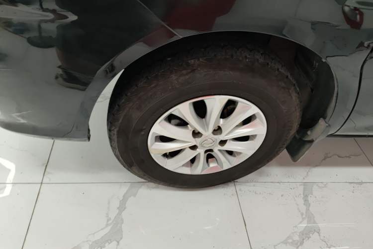 Used FORTHING Lingzhi M5 2020 Comfort Model 7 Seats Left Front Wheel Hub