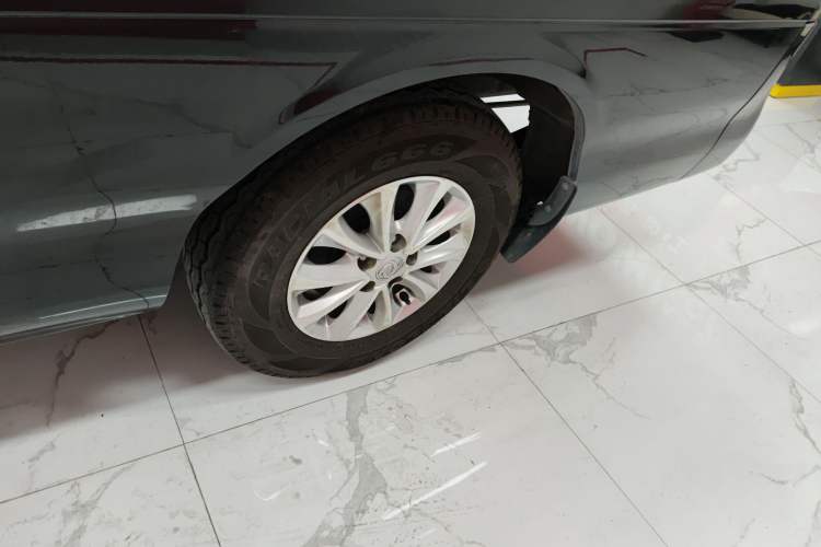 Used FORTHING Lingzhi M5 2020 Comfort Model 7 Seats Left Rear Wheel Hub