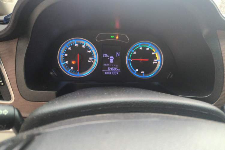 Used FORTHING Lingzhi M5 2020 Long-Range Luxury 7-Seater Model Odometer Close Up