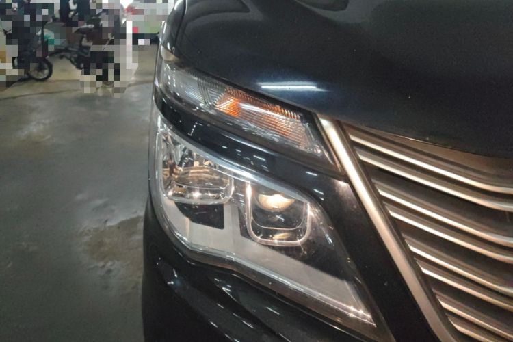 Used FORTHING Lingzhi M5 2020 Long-Range Luxury 7-Seater Model Right Front Headlight