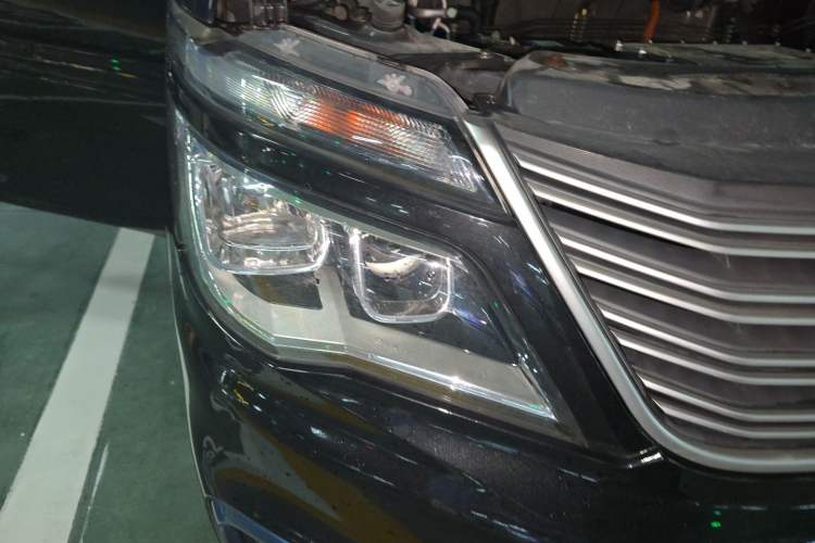 Used FORTHING Lingzhi M5 2020 Long-Range Version Comfort Model 7 Seats Right Front Headlight