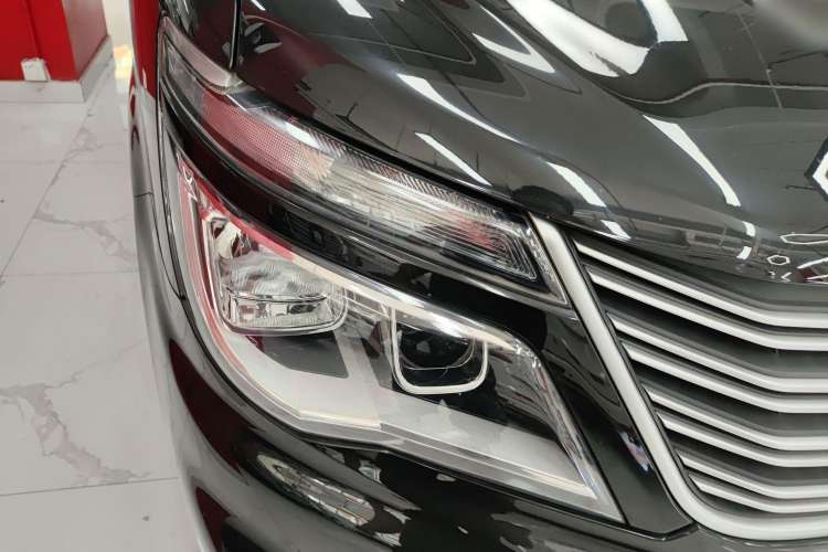 Used FORTHING Lingzhi M5 2020 Long-Range Version Comfort Model 7 Seats Right Front Headlight