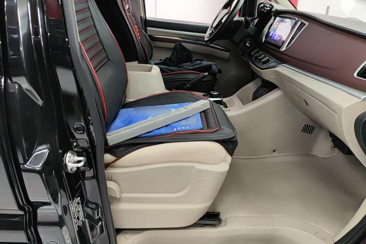 Used FORTHING Lingzhi M5 2020 Comfort Model 7 Seats Right Front Seat
