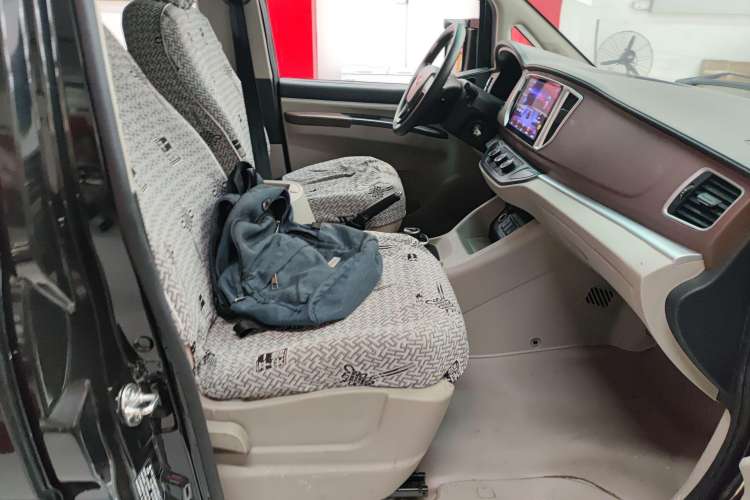 Used FORTHING Lingzhi M5 2020 Long-Range Version Comfort Model 7 Seats Right Front Seat