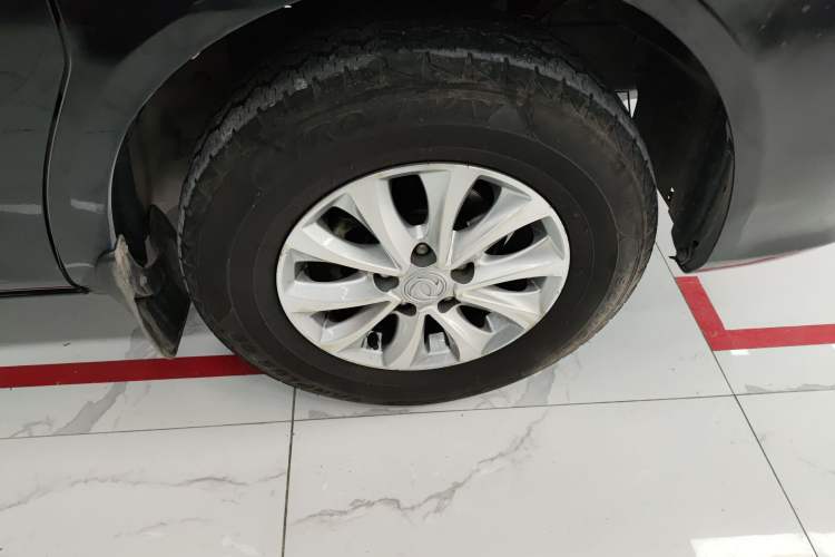 Used FORTHING Lingzhi M5 2020 Comfort Model 7 Seats Right Front Wheel Hub