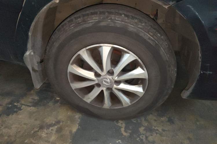 Used FORTHING Lingzhi M5 2020 Long-Range Luxury 7-Seater Model Right Front Wheel Hub