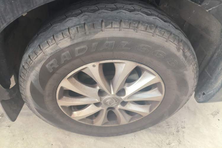 Used FORTHING Lingzhi M5 2020 Long-Range Luxury 7-Seater Model Right Front Wheel Hub
