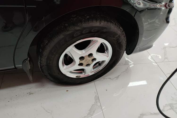 Used FORTHING Lingzhi M5 2020 Long-Range Version Comfort Model 7 Seats Right Front Wheel Hub