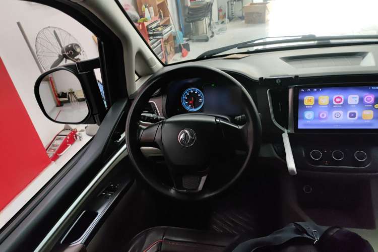 Used FORTHING Lingzhi M5 2020 Comfort Model 7 Seats Steering Wheel
