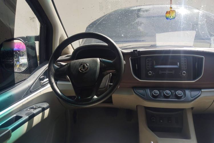 Used FORTHING Lingzhi M5 2020 Long-Range Version Comfort Model 7 Seats Steering Wheel