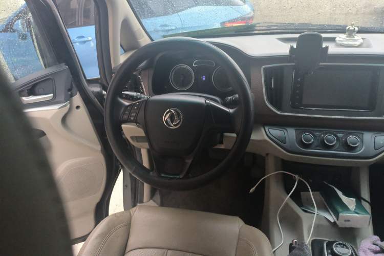 Used FORTHING Lingzhi M5 2020 Long-Range Luxury 7-Seater Model Steering Wheel