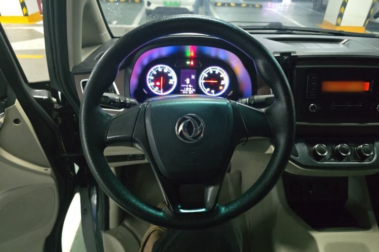 Used FORTHING Lingzhi M5 2020 Long-Range Version Comfort Model 7 Seats Steering Wheel