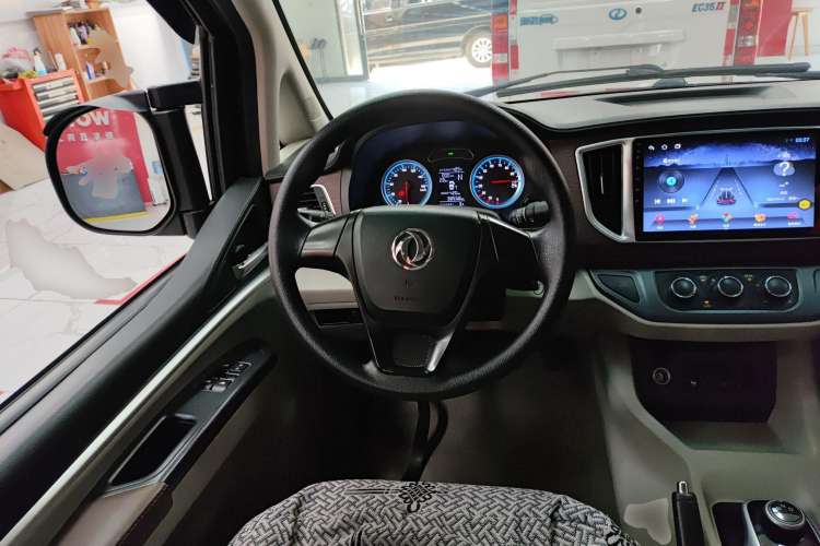 Used FORTHING Lingzhi M5 2020 Long-Range Version Comfort Model 7 Seats Steering Wheel