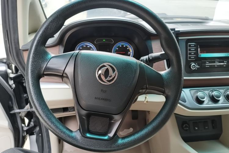 Used FORTHING Lingzhi M5 2020 Long-Range Version Comfort Model 7 Seats Steering Wheel