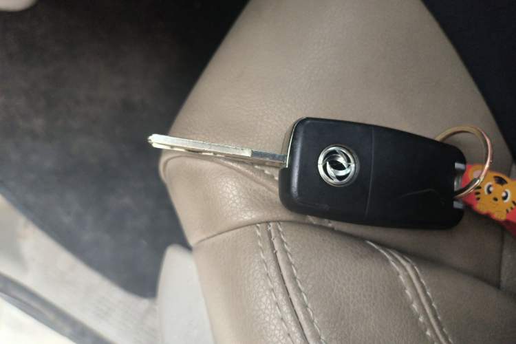 Used FORTHING Lingzhi M5 2020 Long-Range Luxury 7-Seater Model Vehicle Key