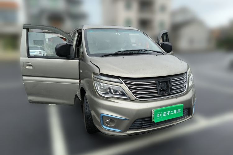Used FORTHING Lingzhi M5 2020 Luxury Model 7 Seats Front Right 45 Deg