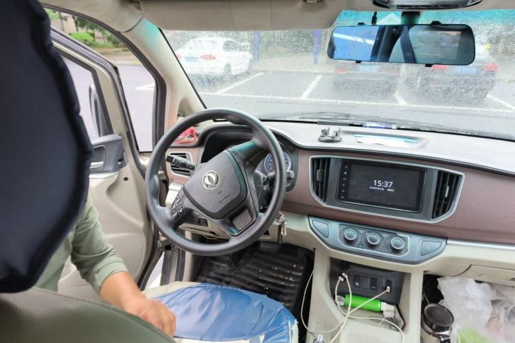 Used FORTHING Lingzhi M5 2020 Luxury Model 7 Seats Steering Wheel