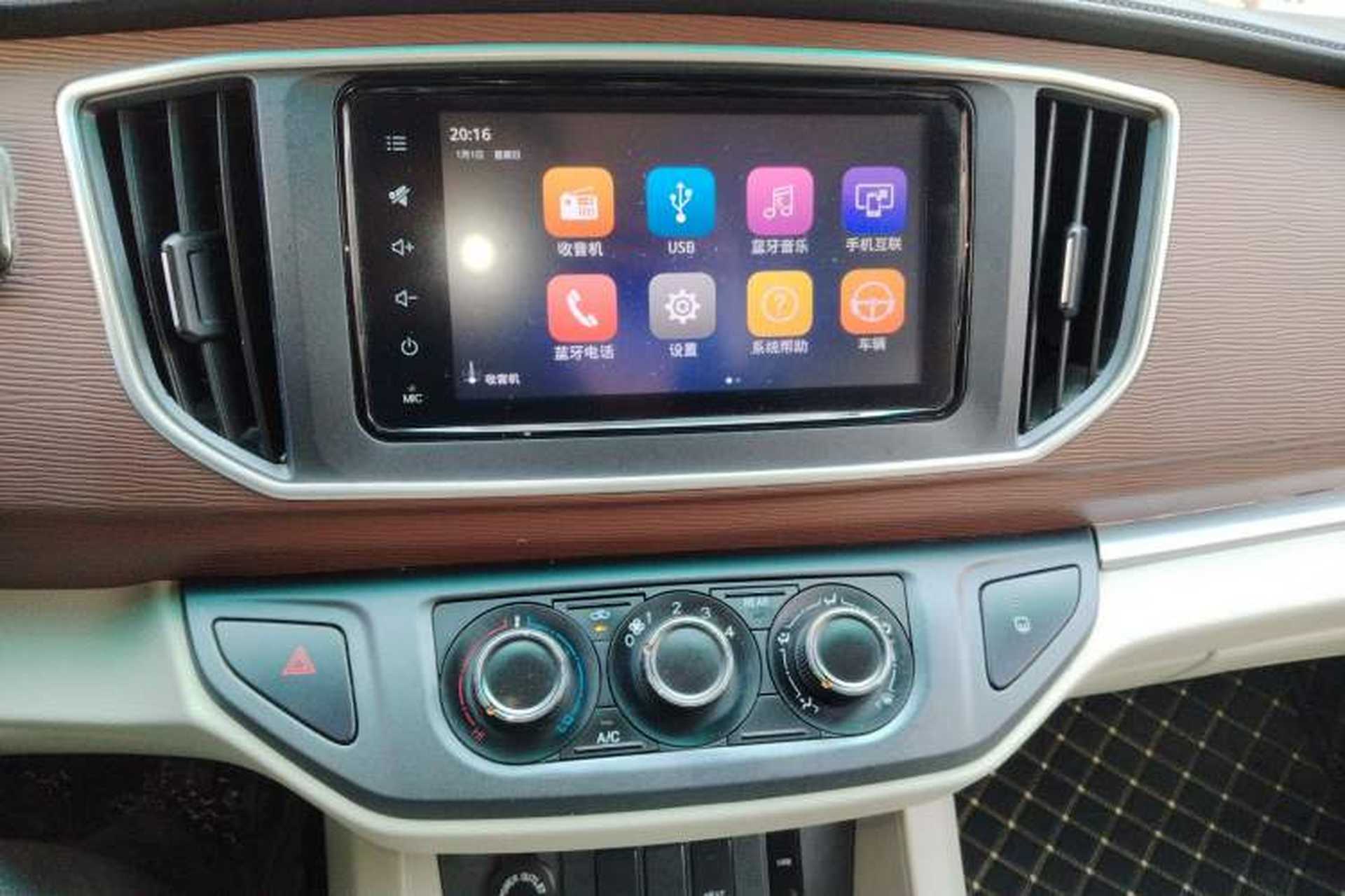 Used FORTHING Lingzhi M5 2020 Long-Range Luxury 7-Seater Model Audio And AC Panel