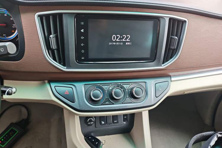 Used FORTHING Lingzhi M5 2020 Long-Range Luxury 7-Seater Model Audio And AC Panel