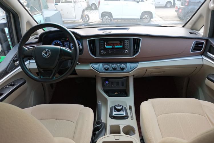Used FORTHING Lingzhi M5 2020 Long-Range Version Comfort Model 7 Seats Center Console