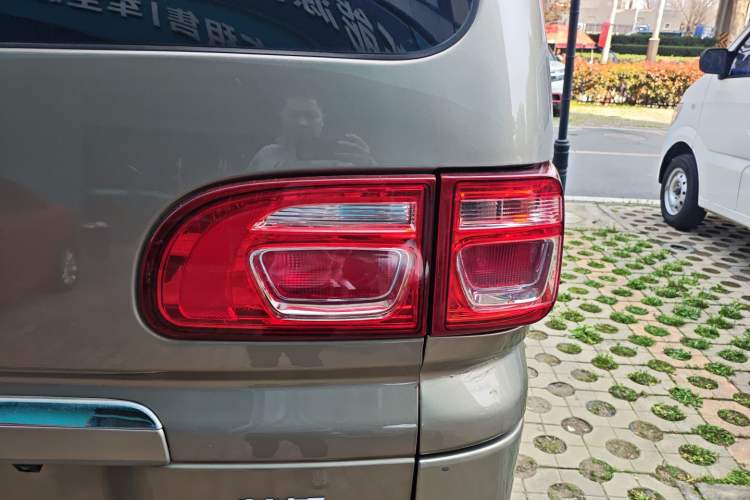 Used FORTHING Lingzhi M5 2020 Long-Range Luxury 7-Seater Model Exterior 3