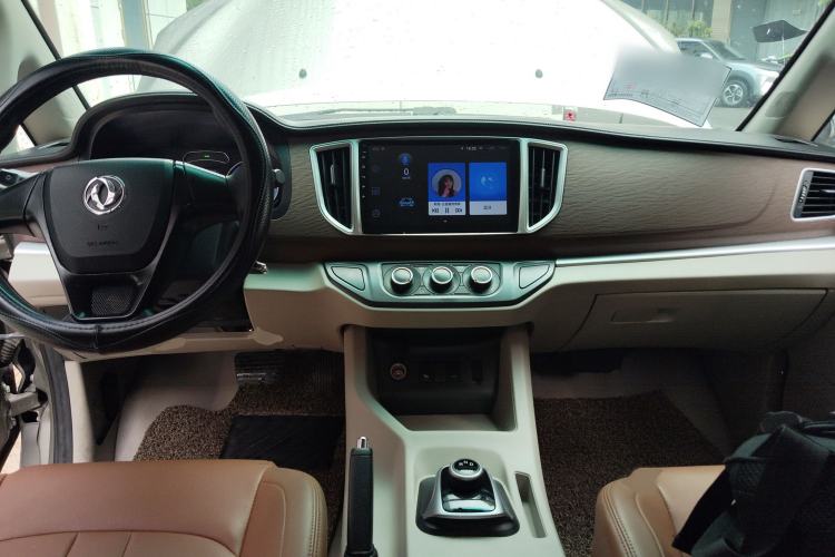 Used FORTHING Lingzhi M5 2020 Long-Range Version Comfort Model 9 Seats Interior 2