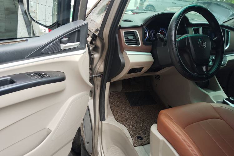 Used FORTHING Lingzhi M5 2020 Long-Range Version Comfort Model 9 Seats Interior 3