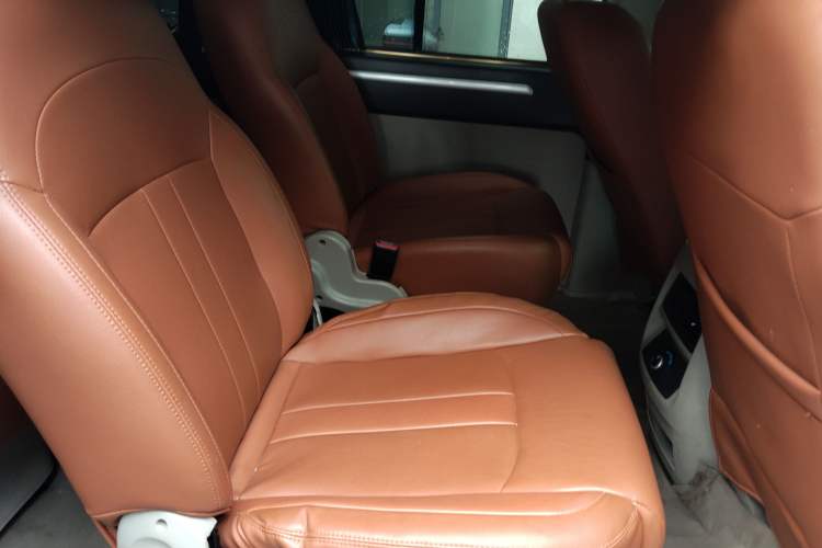 Used FORTHING Lingzhi M5 2020 Long-Range Version Comfort Model 9 Seats Interior 4