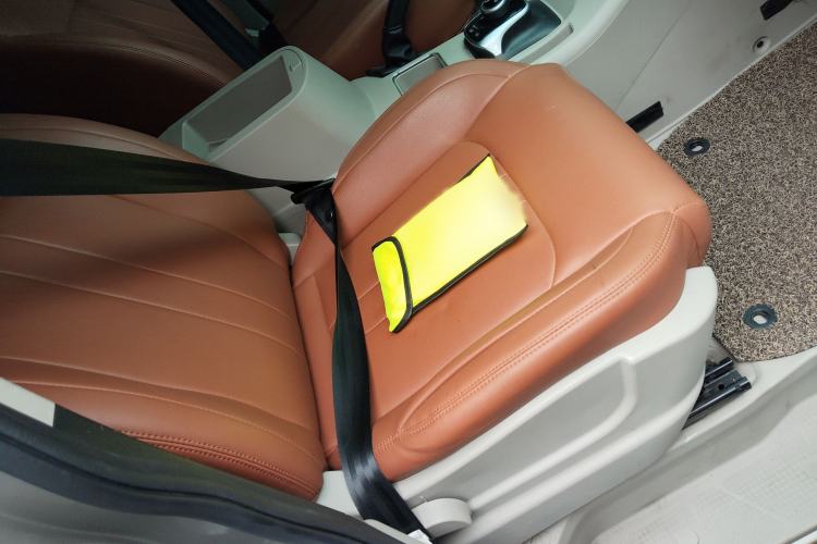 Used FORTHING Lingzhi M5 2020 Long-Range Version Comfort Model 9 Seats Right Front Seat