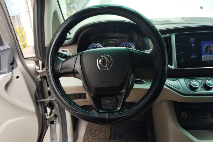 Used FORTHING Lingzhi M5 2020 Long-Range Version Comfort Model 9 Seats Steering Wheel
