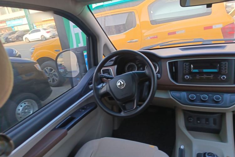Used FORTHING Lingzhi M5 2020 Comfort Model 7 Seats Steering Wheel
