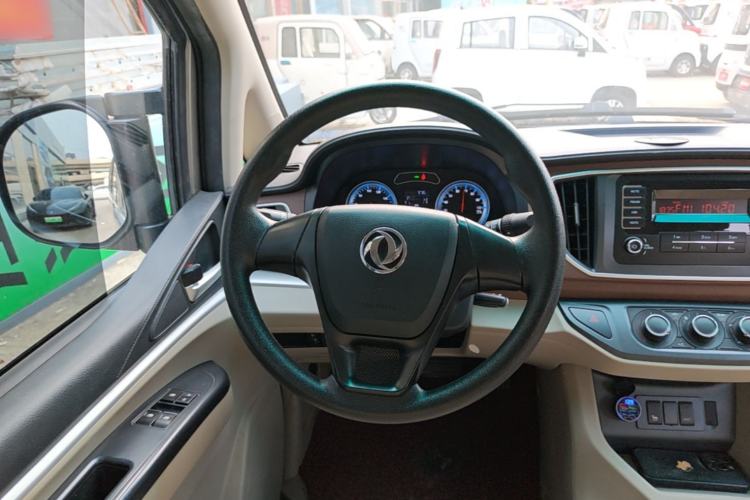 Used FORTHING Lingzhi M5 2020 Long-Range Version Comfort Model 7 Seats Steering Wheel